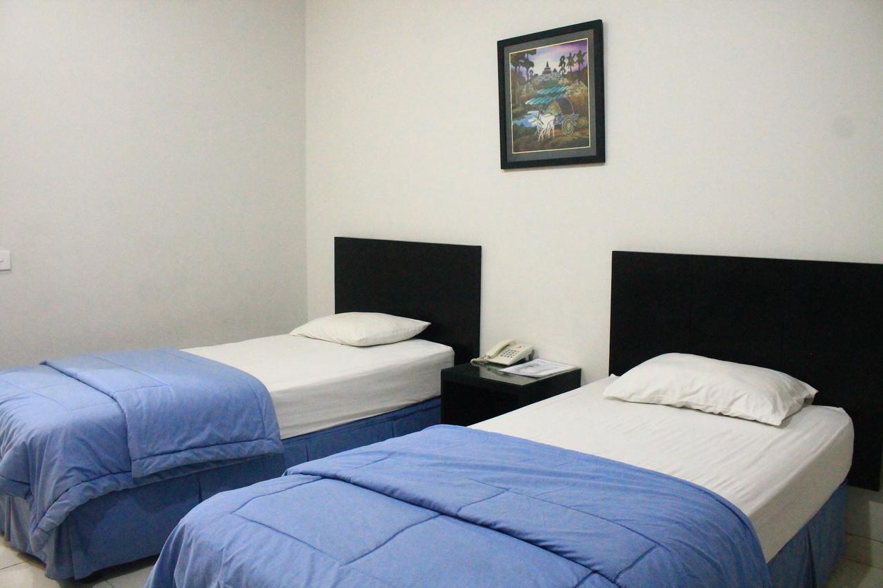 Carica Homestay Surabaya Kültér fotó