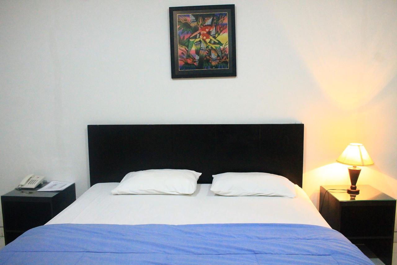 Carica Homestay Surabaya Kültér fotó
