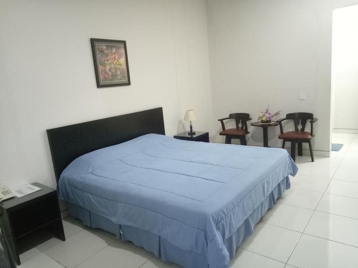 Carica Homestay Surabaya Kültér fotó