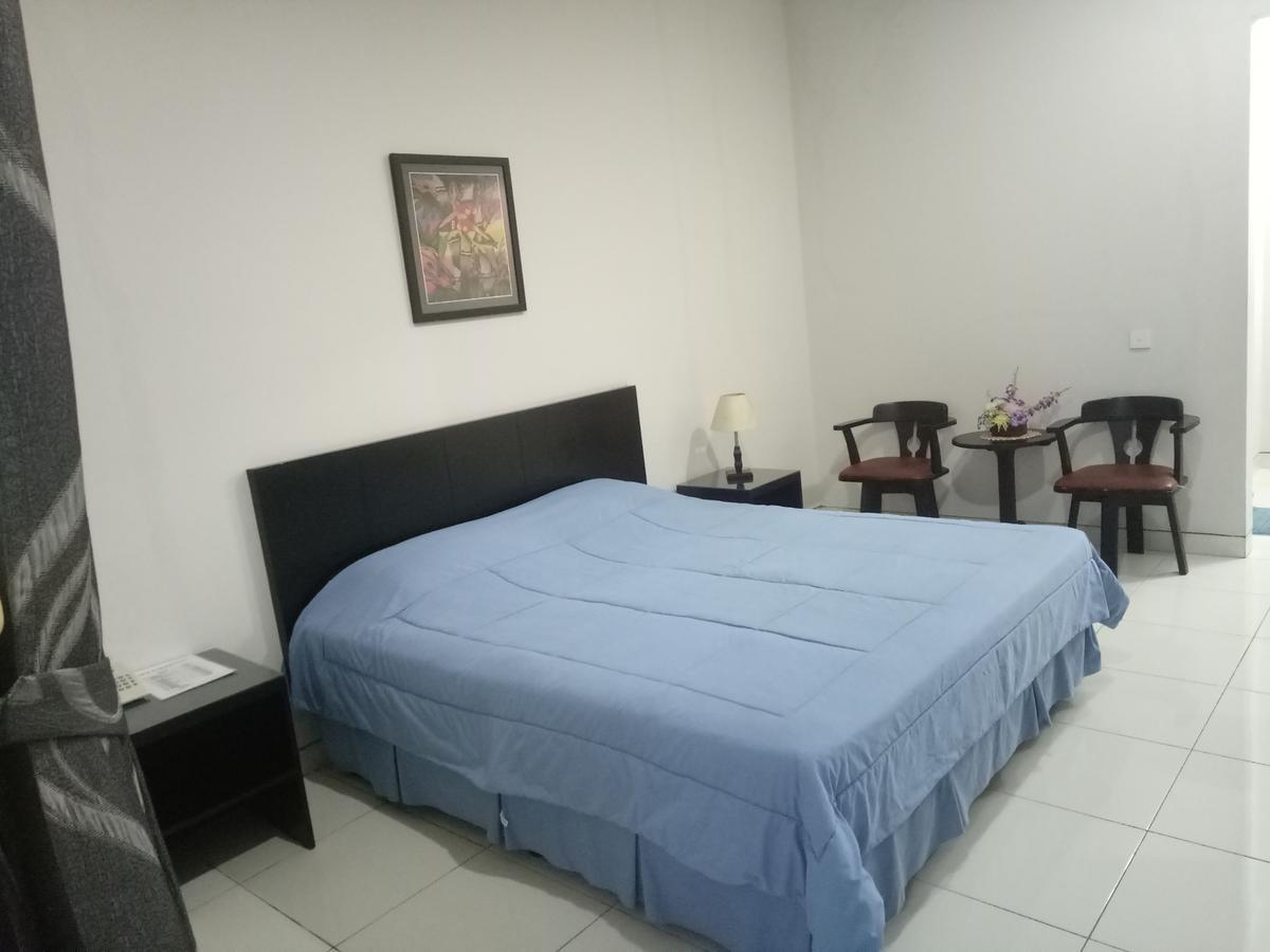Carica Homestay Surabaya Kültér fotó