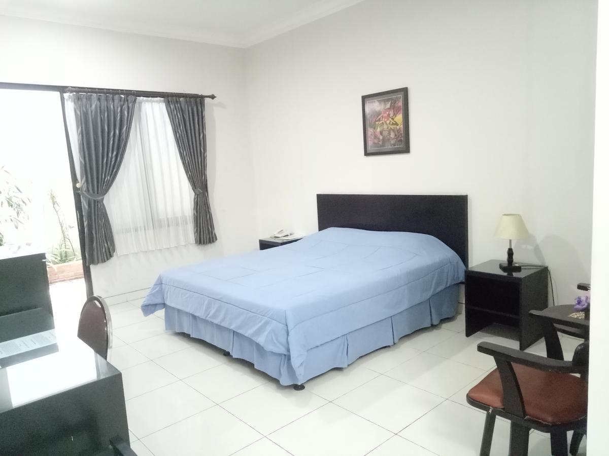 Carica Homestay Surabaya Kültér fotó